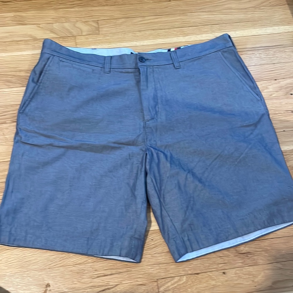 BRAND NEW! Tommy Hilfiger shorts size 40. Tags attached